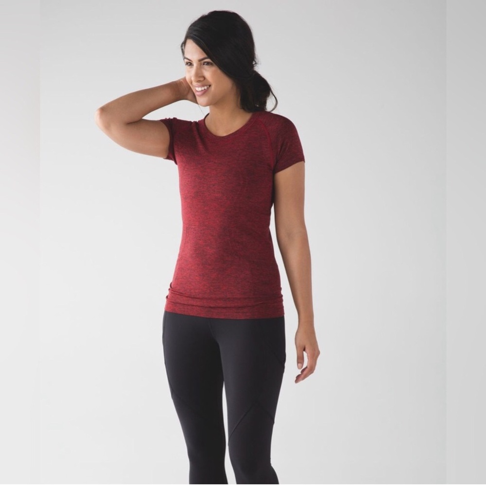 🌼 Lululemon Swiftly Tech Short Sleeve Crew Shirt in Black/True Red Heathered 4